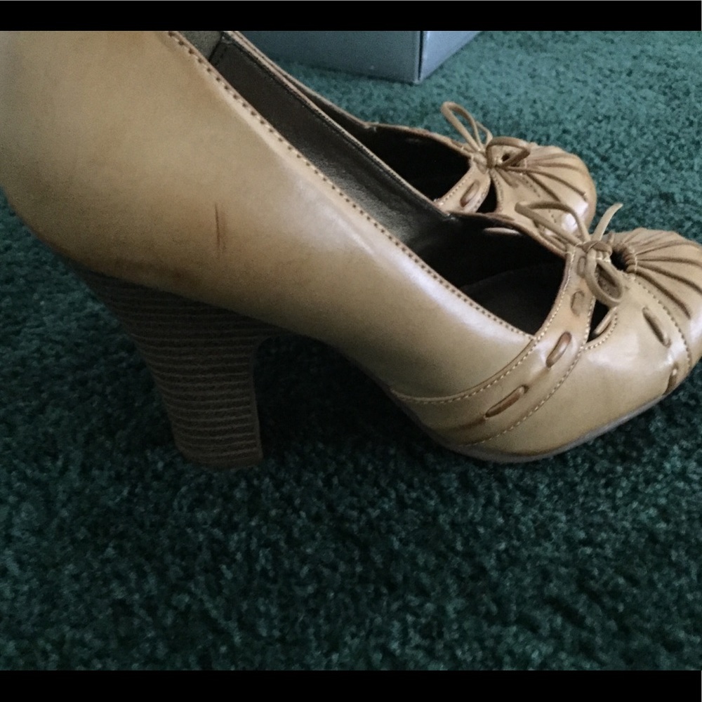 Cute rustic tan bow heels.